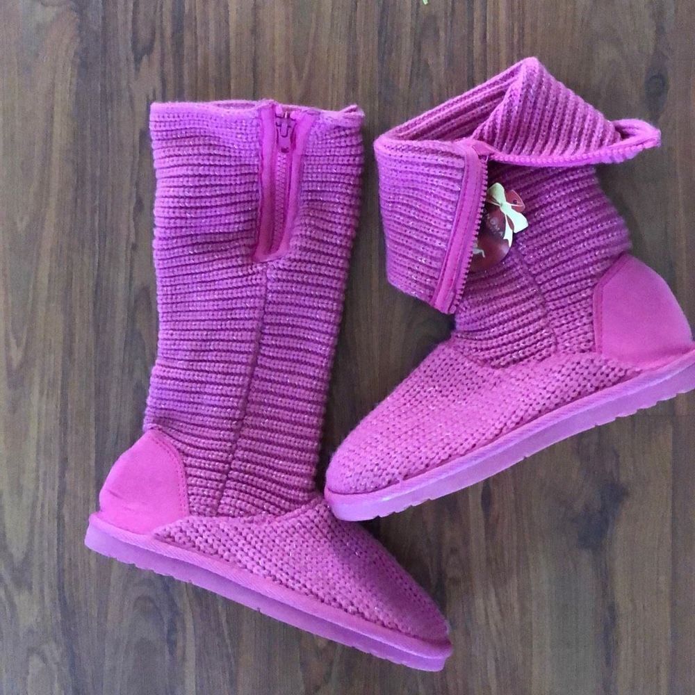 NWT SO pink Knit boots ￼wear 2 ways. Girls 4